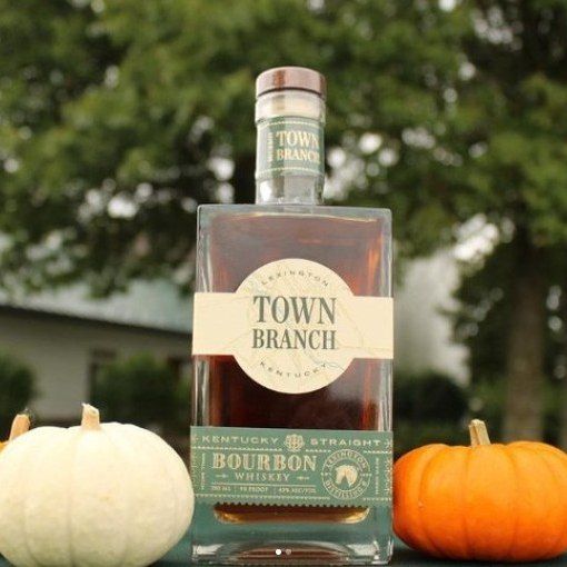 Something about a smooth bourbon that gets you in the fall mood! 🍂🍺🥃

Lexington Brewing and Distilling is the only place on the Kentucky Bourbon trail that has a brewery as well... grab this fun pairing today!

@lexingtonbrewingco
